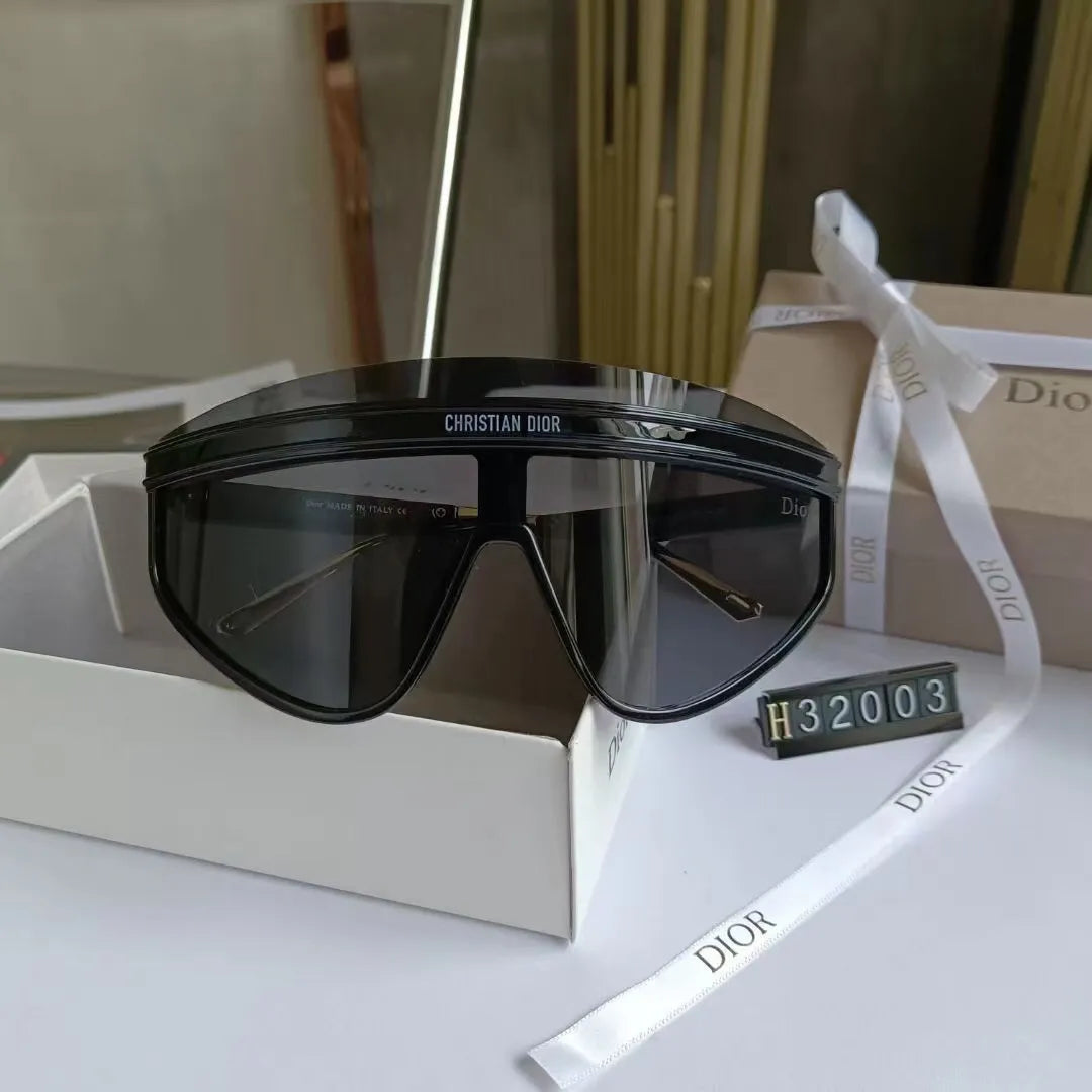 Oversized Watermark Sunglasses 832003s-sss62