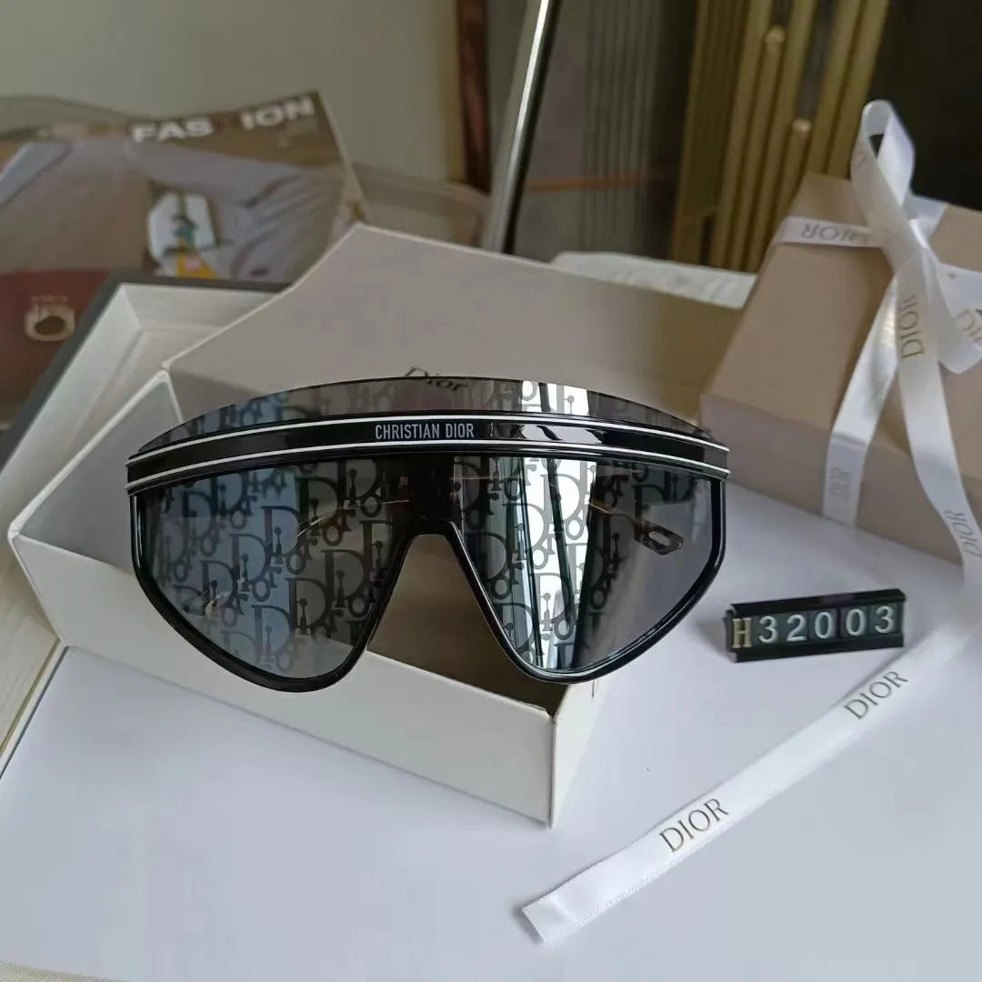 Oversized Watermark Sunglasses 832003s-sss62